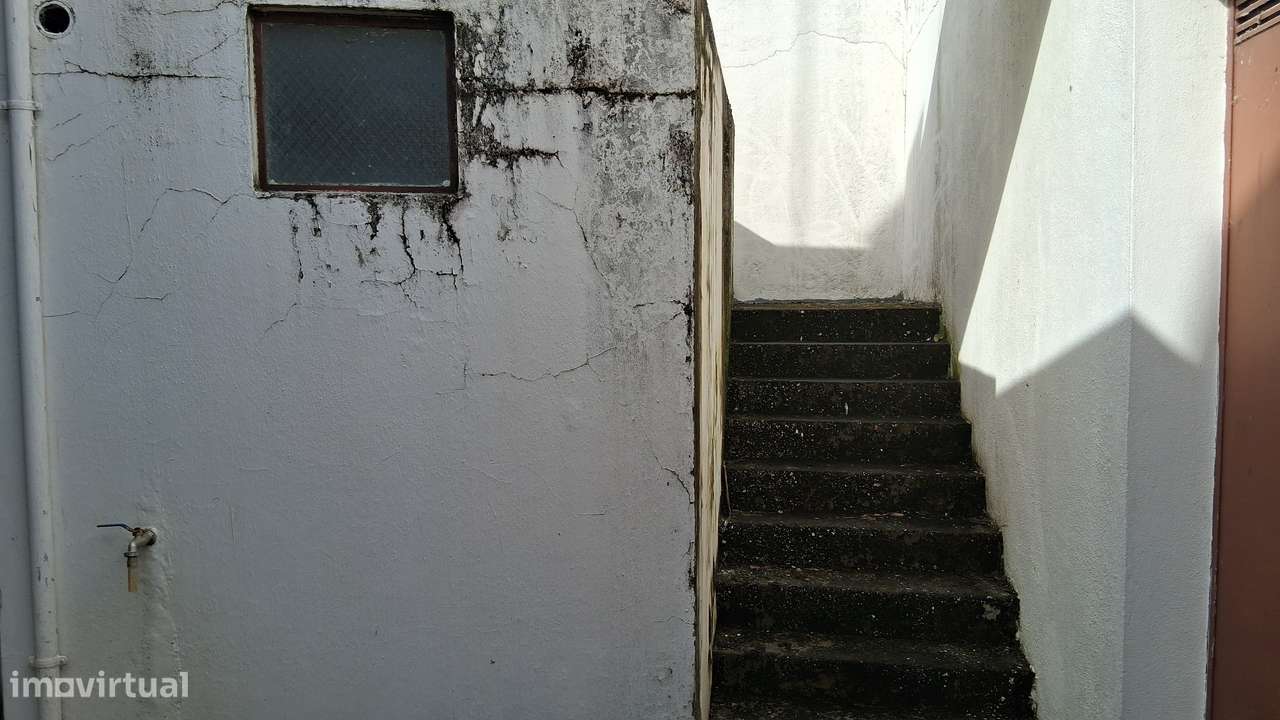 Moradia com Quintal, Garagem e Anexos no Coração de Coruche – Santarém-22