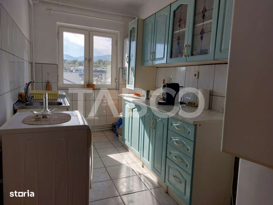 Apartament 50 mpu 2 camere etaj 3 pivnita Piata Noua Cisnadie - Imagine principală: 3/19