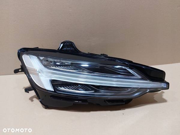 LAMPA PRAWA FULL LED VOLVO S60 VOLVO V60 2018-2020 - 1