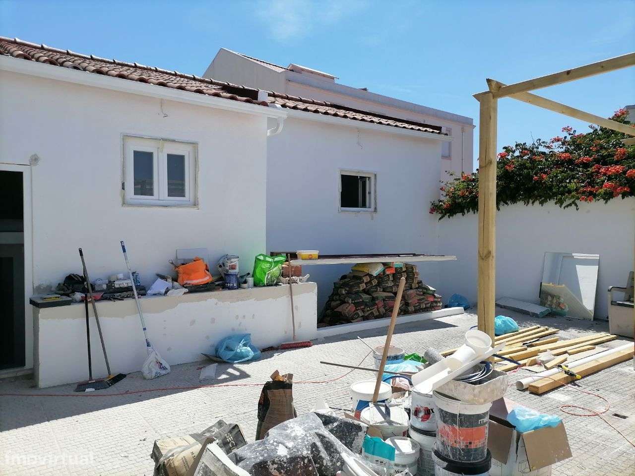 Moradia Remodelada em banda na Rua do Sítio ao Casalinho da Ajuda.-41