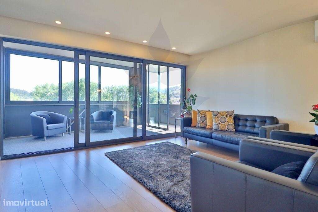 Apartamento T4 em Celeirós | 4 Suites | Garagem para 2 Viaturas-26
