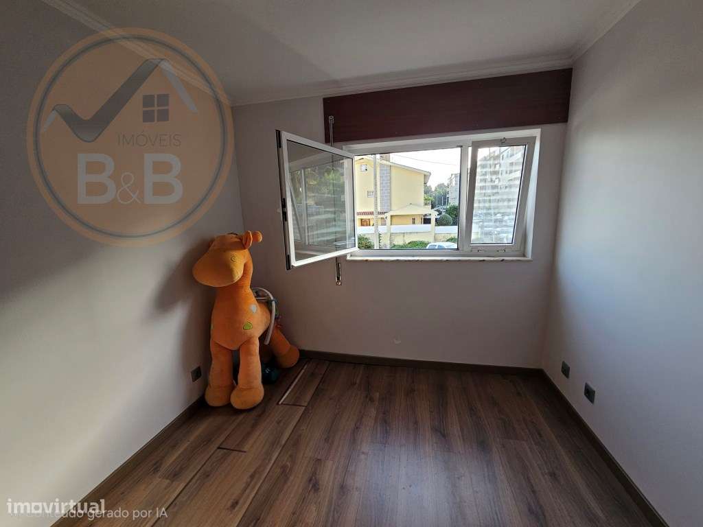 Apartamento T3 com garagem em Valbom-15