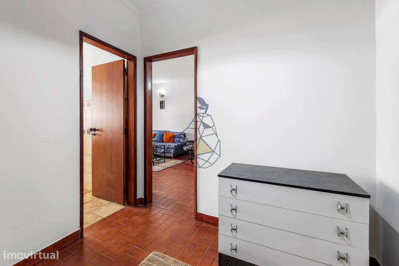 Apartamento T2 com Garagem e Elevador — Portimão-3