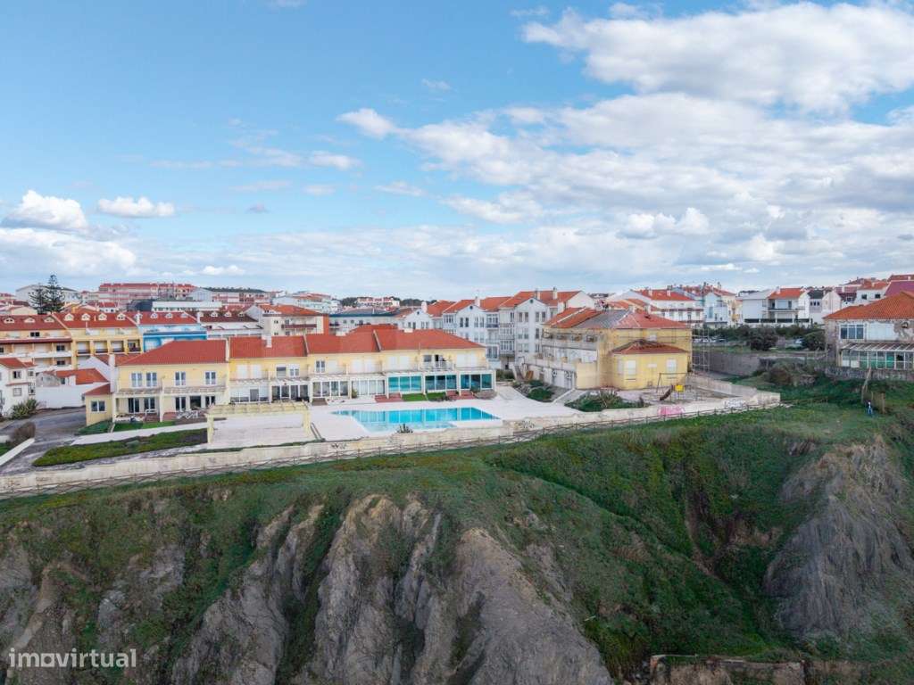 Moradia T2 com piscina e vista mar para venda em Santa Cruz.-27