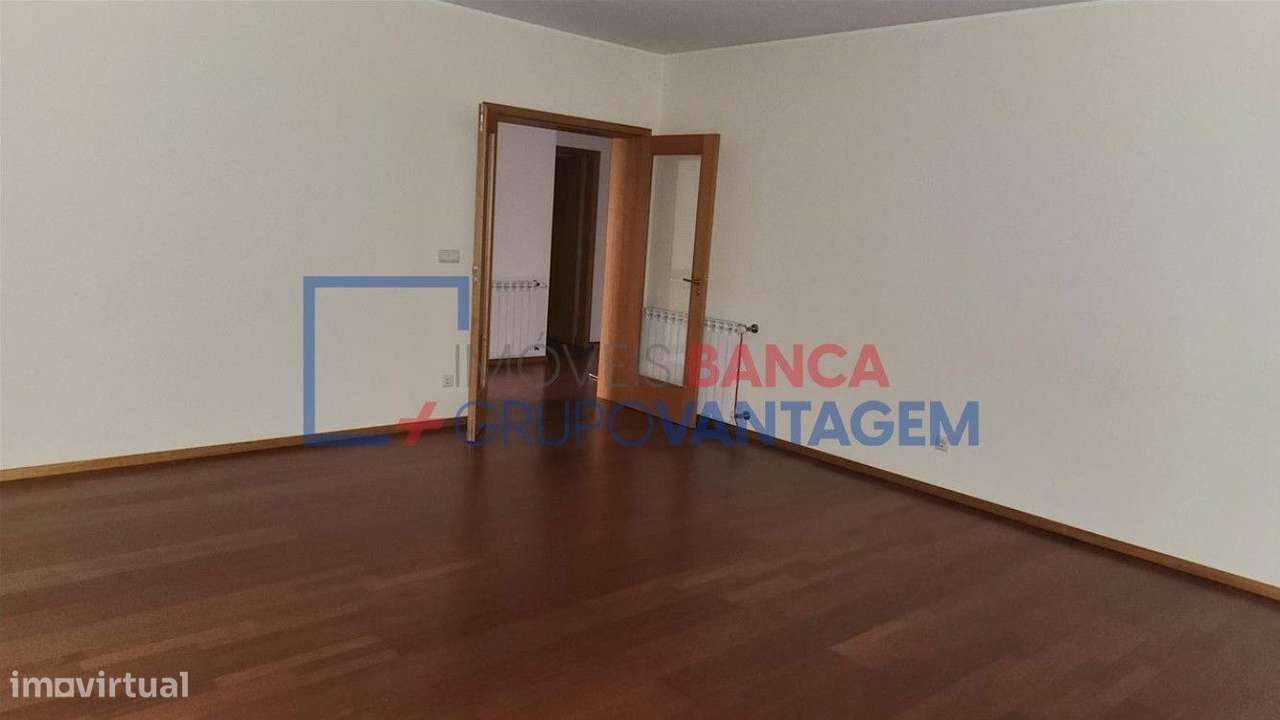 Apartamento T2+1 com 2 arrumos em Oliveira do Douro - Grande imagem: 4/6