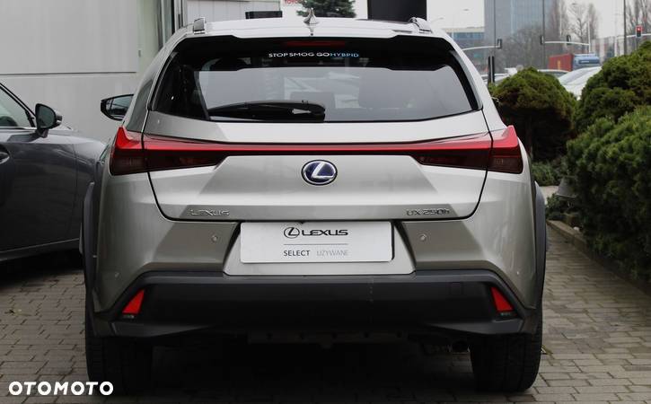 Lexus UX - 9