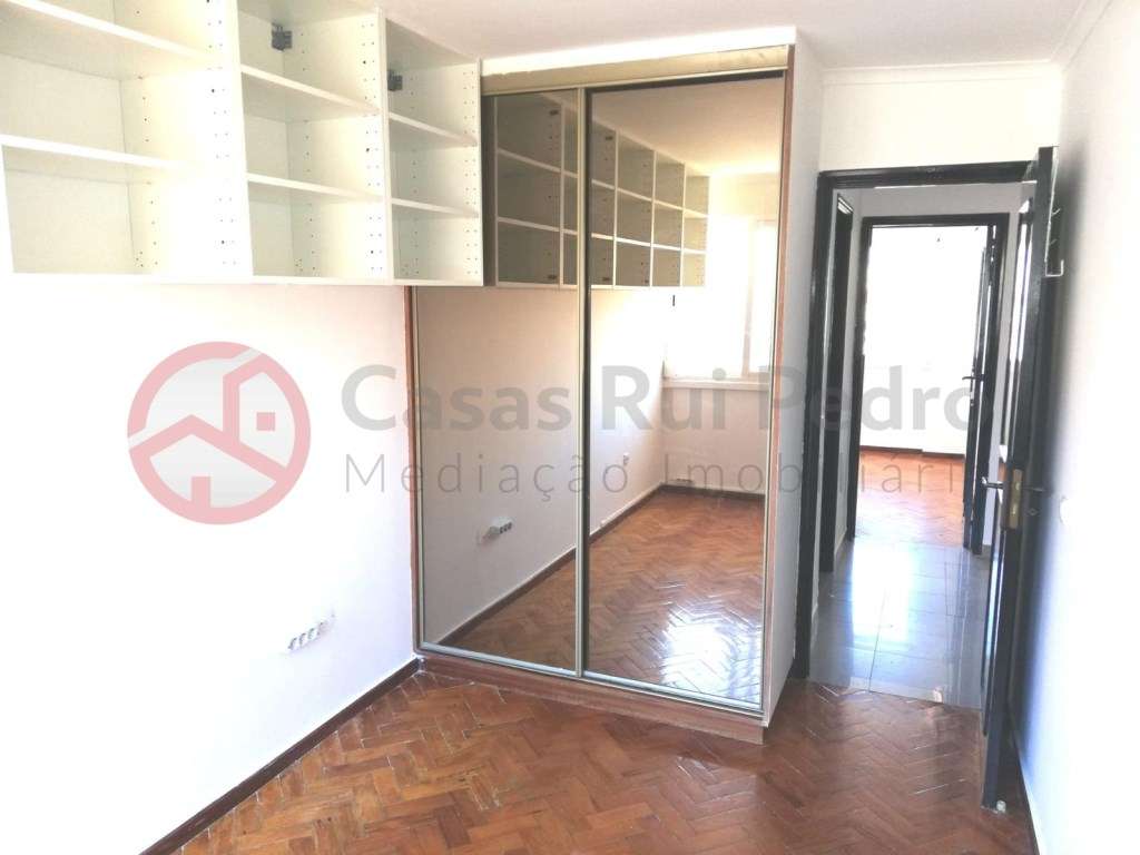 Apartamento T2 dúplex com vista rio, no Beato em Lisboa-21