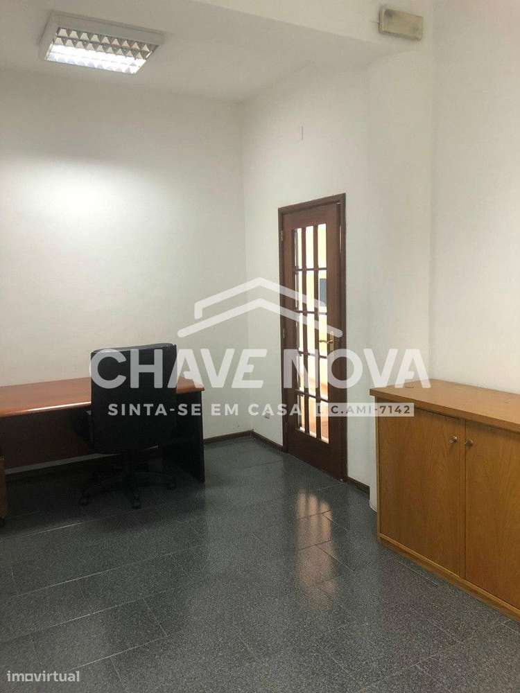 Loja c/ Montra em Mafamude  (Largo dos Aviadores) - Grande imagem: 4/12