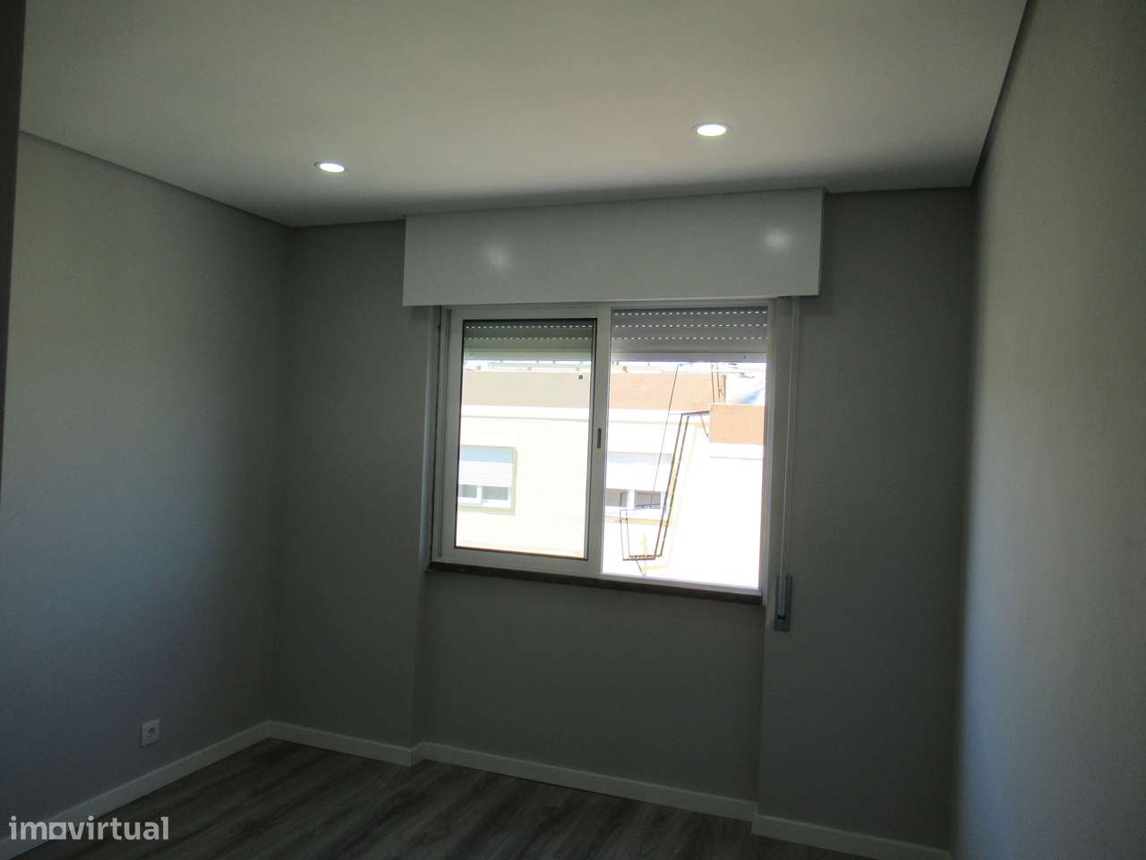Apartamento T3 renovado na Cruz de Pau (Amora)-15