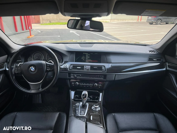 BMW Seria 5 525d xDrive AT - 13