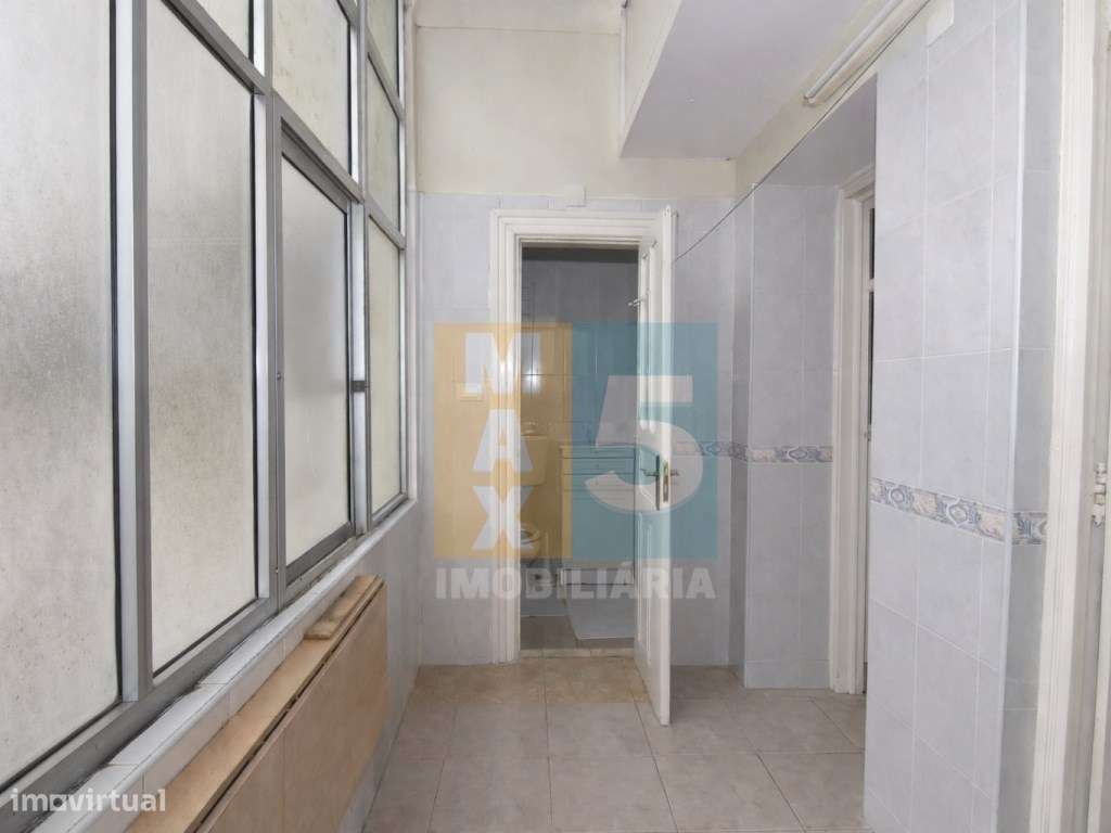 T2+1 com logradouro a 5 min a pé da Universidade Nova - Lisboa-21