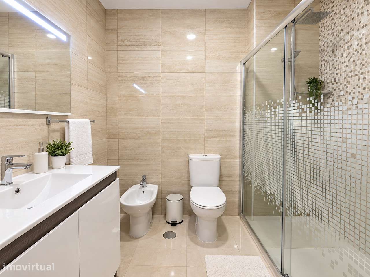 Apartamento  T2 renovado no Vale da Amoreira.-7