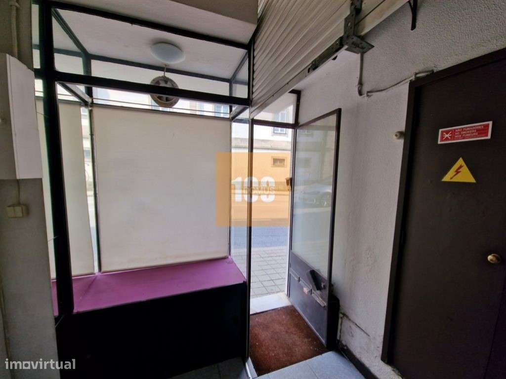 Dois prédios junto ao Palácio de Cristal - Grande imagem: 5/17