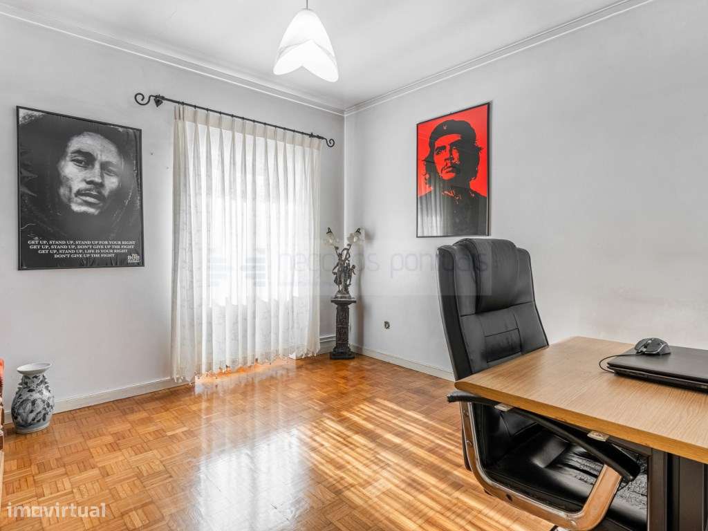 Propriedade Distinta com Piscina, Anexos, Poço de Água e Duas Fraçõ...-28