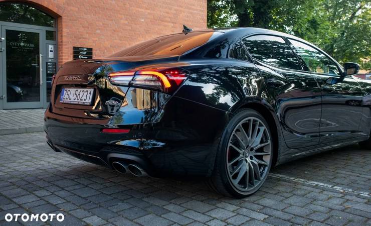 Maserati Ghibli GranSport - 17