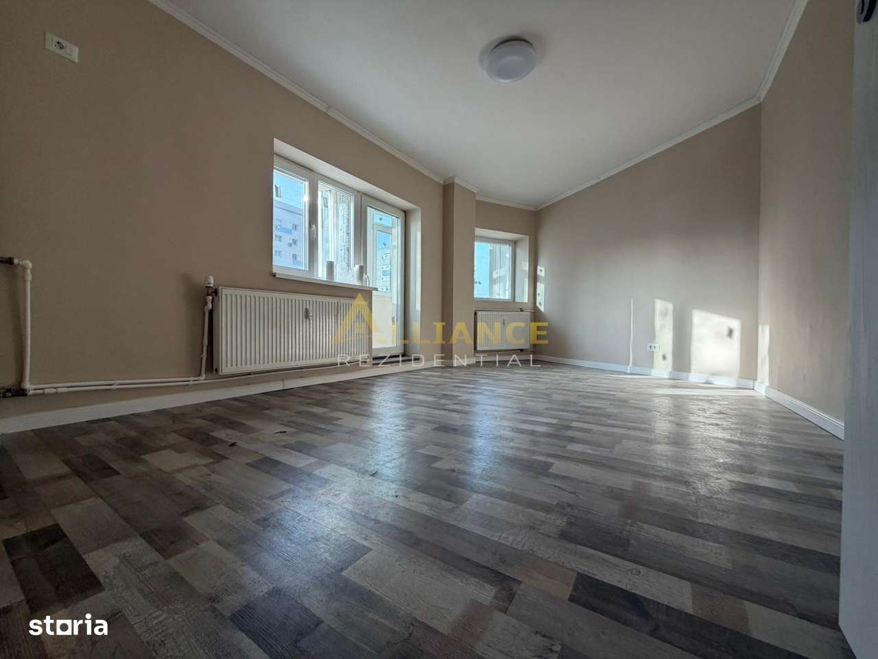 Apartament 3 camere decomandat - 300 m Metrou Aparatorii Patriei, Sose