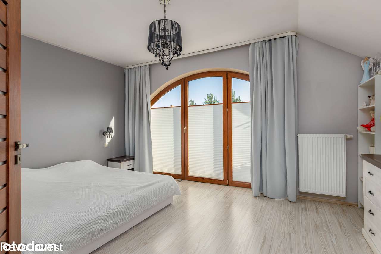 Duży nowoczesny piękny dom-12