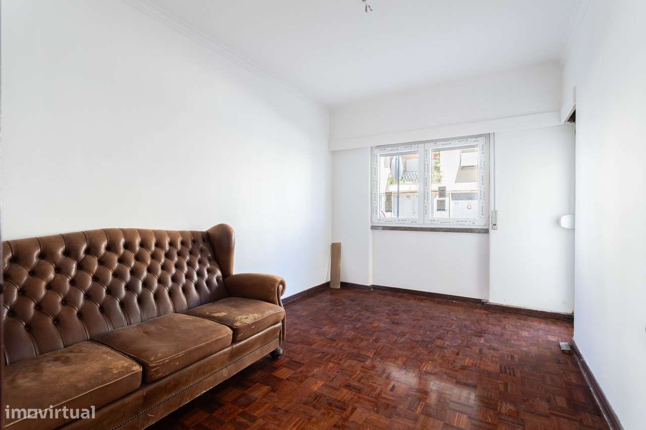 Apartamento T2 a 4 minutos do Centro da Parede – Excelente Localização - Grande imagem: 4/13