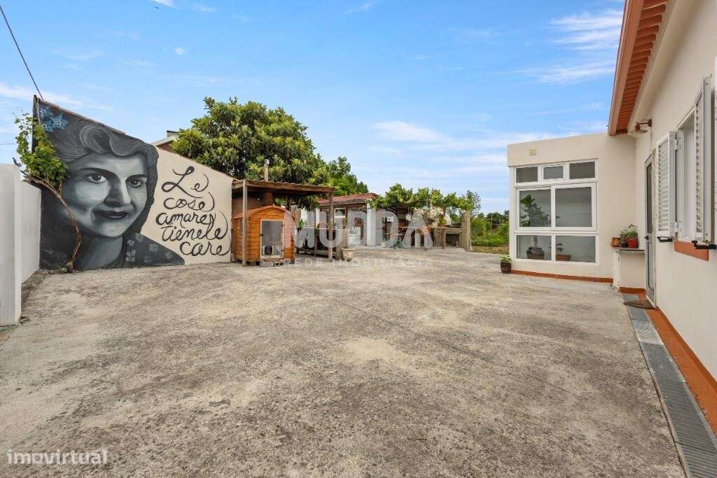 Moradia térrea T3 com anexos e terreno no Campo/Caldas da Rainha-17