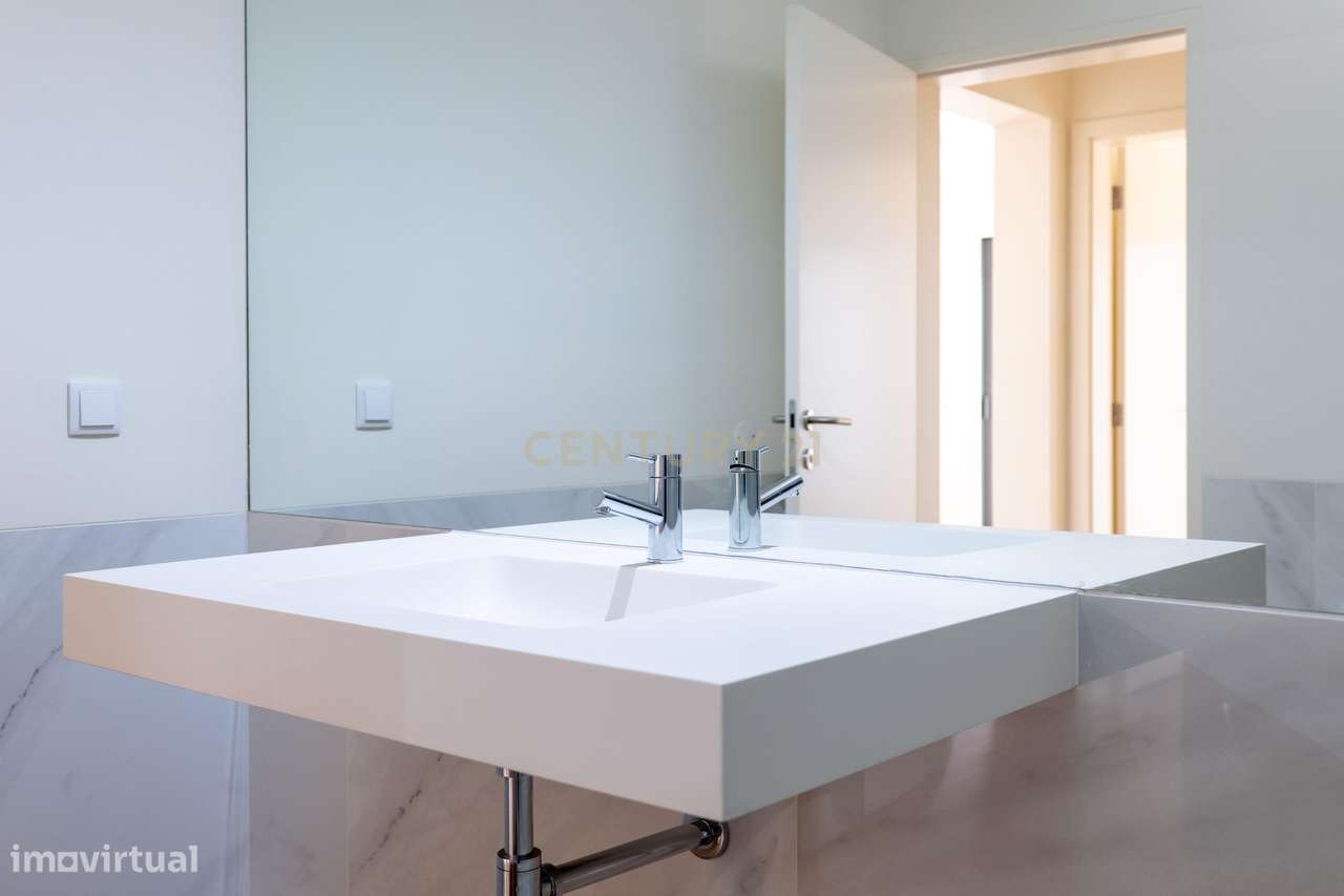 Apartamento T2 praticamente novo , nas Antas, Porto-18