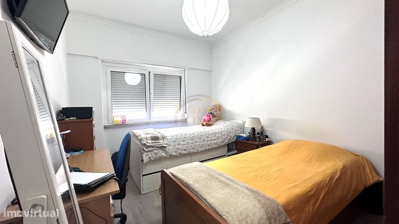 T2 Remodelado com Vista Desafogada, em Linda-a-Velha.-13