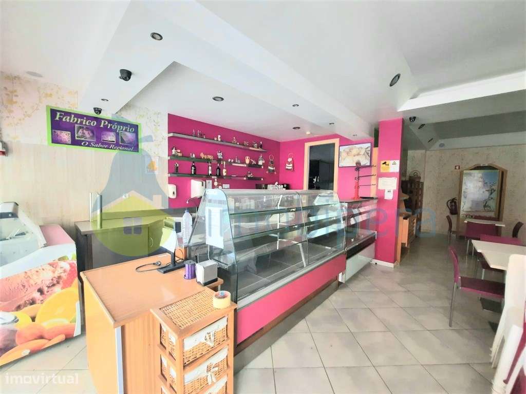 Loja equipada e renovada com esplanada a 50 m da Praia de Armação d... - Grande imagem: 4/13