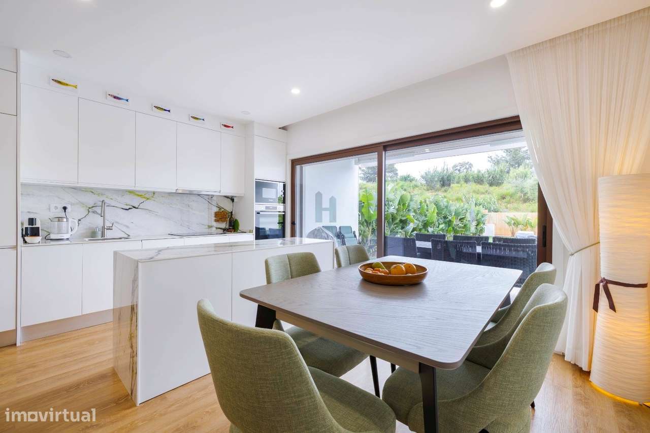 Moradia, semi-nova, com piscina e garagem - Grande imagem: 5/32