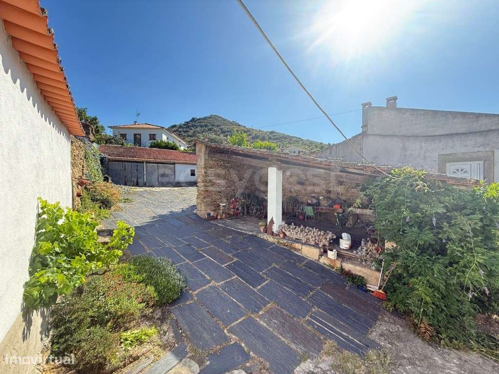 Quinta Histórica T5 no Douro Internacional com vinha produtiva e in... - Grande imagem: 2/20