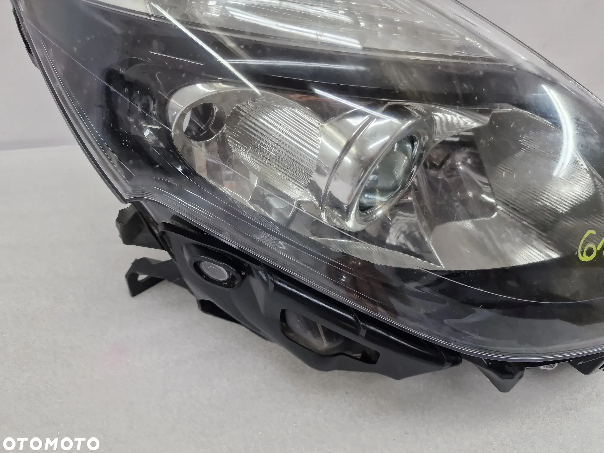 RENAULT CLIO 3 III LIFT 09-12 PRAWA SOCZEWKA LAMPA PRZEDNIA PRZÓD , NR 8200775878 , NR AUKCJI LA61 - 4