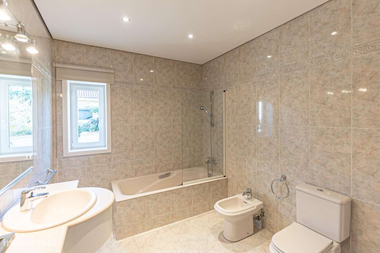 Moradia de Luxo com Elevada Privacidade, Piscinas Interior e...-50