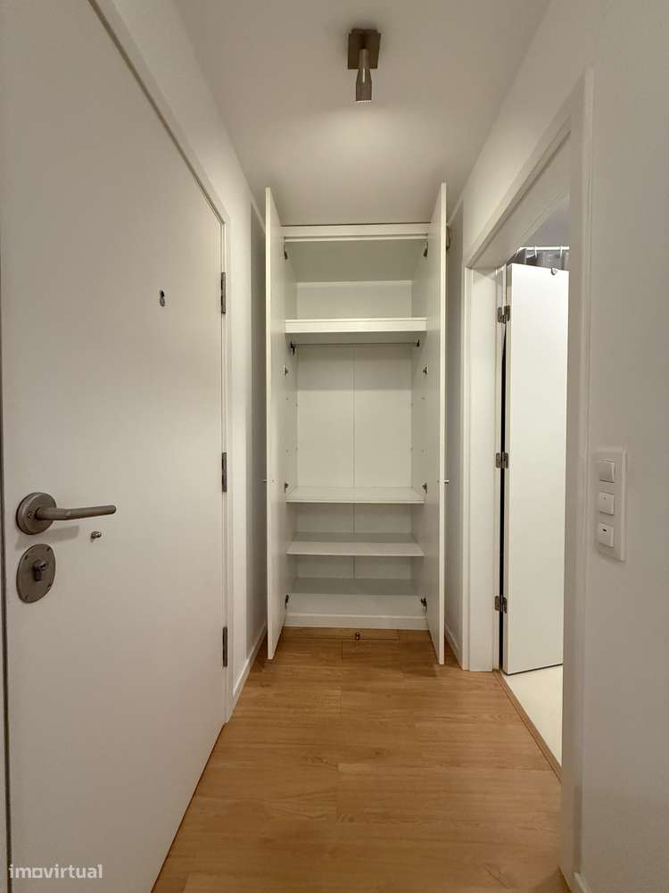 Belíssimo T1 mobilado com garagem em Entrecampos (Avenidas Novas) - Grande imagem: 4/14