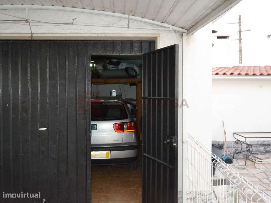 Vende-se excelente Moradia V7 com Garagem-28