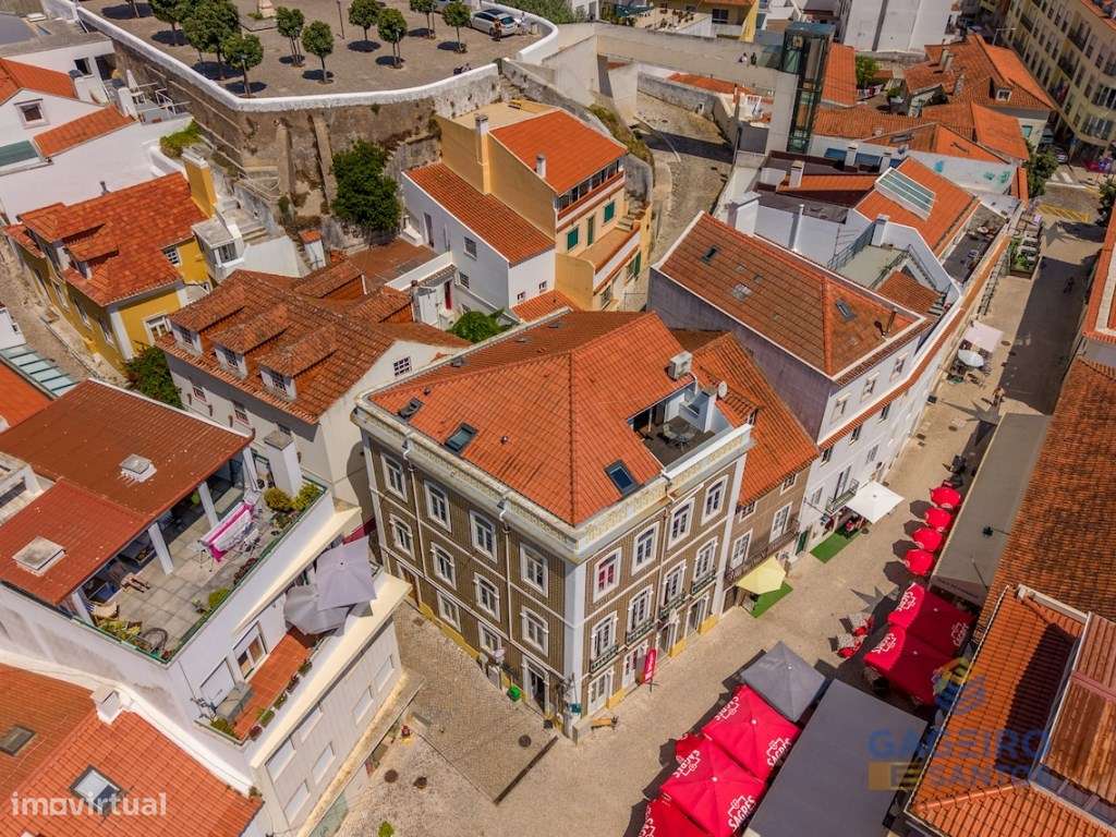 Apartamento Único com Charme Histórico e Conforto Moderno a Passos ...-55