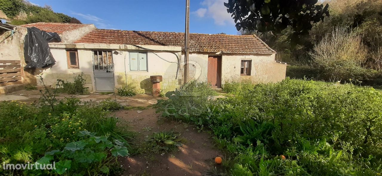 Terreno misto Malveira com casa rústica  para recuperar