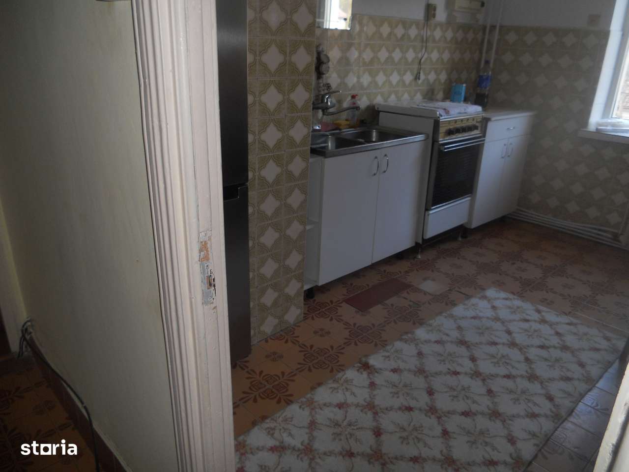 Centru-etajul 2-bloc  construit cu apartamente proprietate personala-3