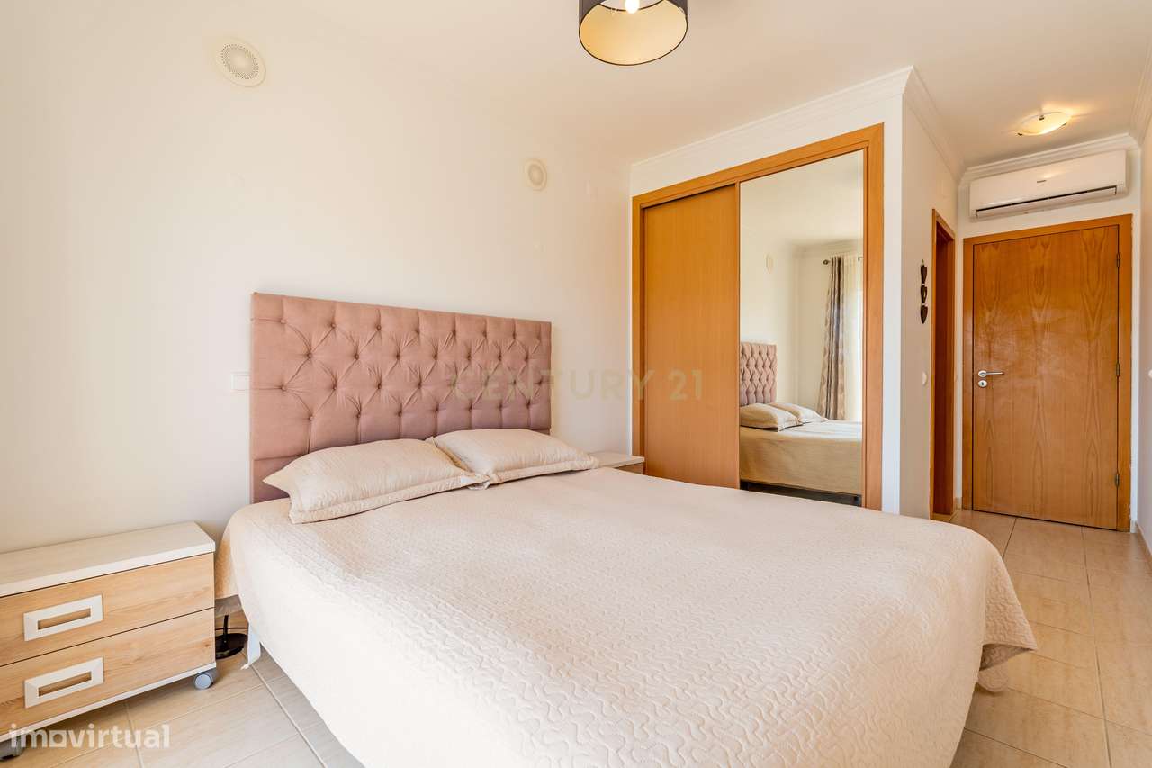 Apartamento T2 com Piscina e Garagem – a 5 minutos da Praia da Galé-8