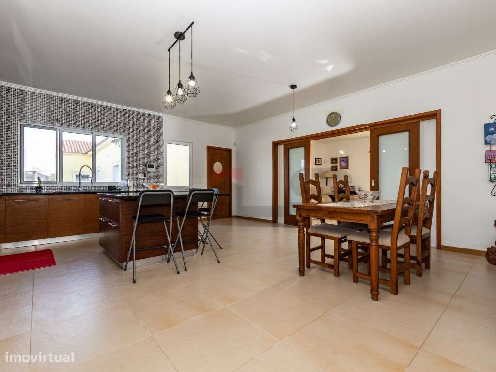 Moradia V4 Isolada com 3 Suites - São Vicente Ferreira, Ponta Delga...-10