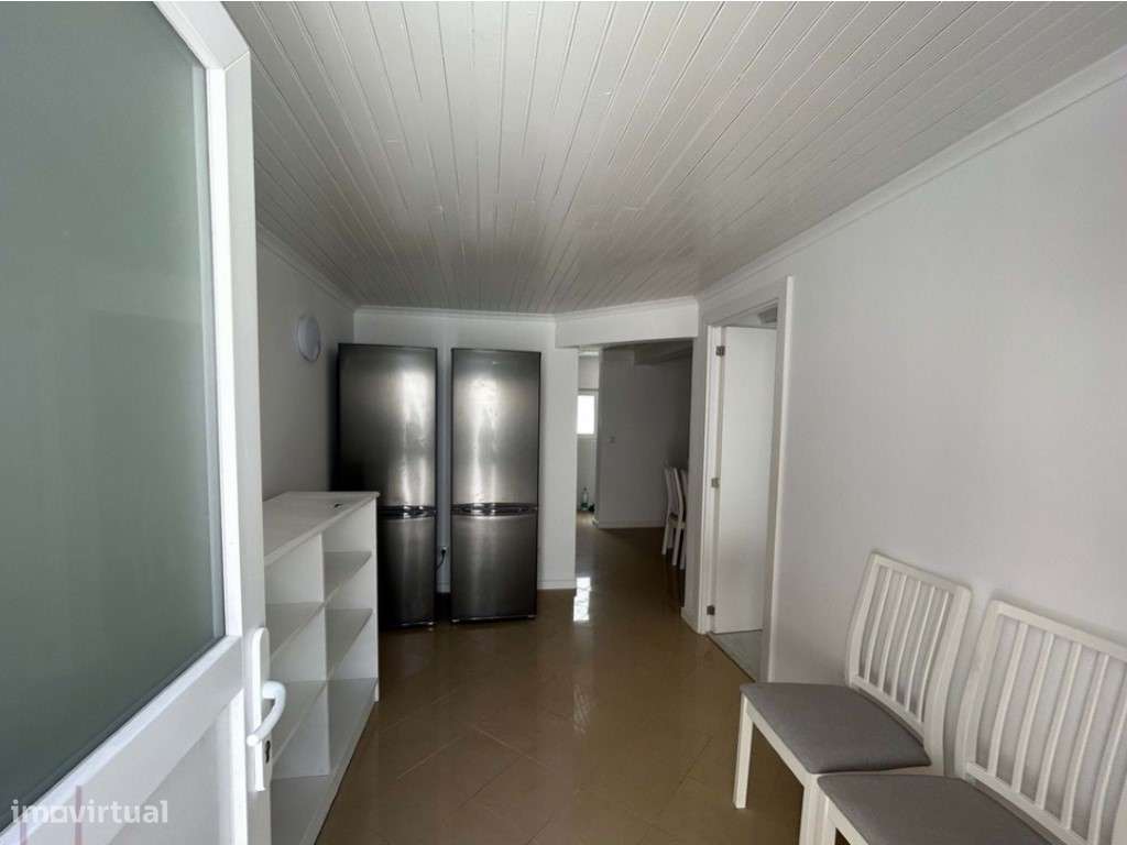 Moradias (2) em recuperação com logradouro de 40m2, num Bairro trad... - Grande imagem: 4/23