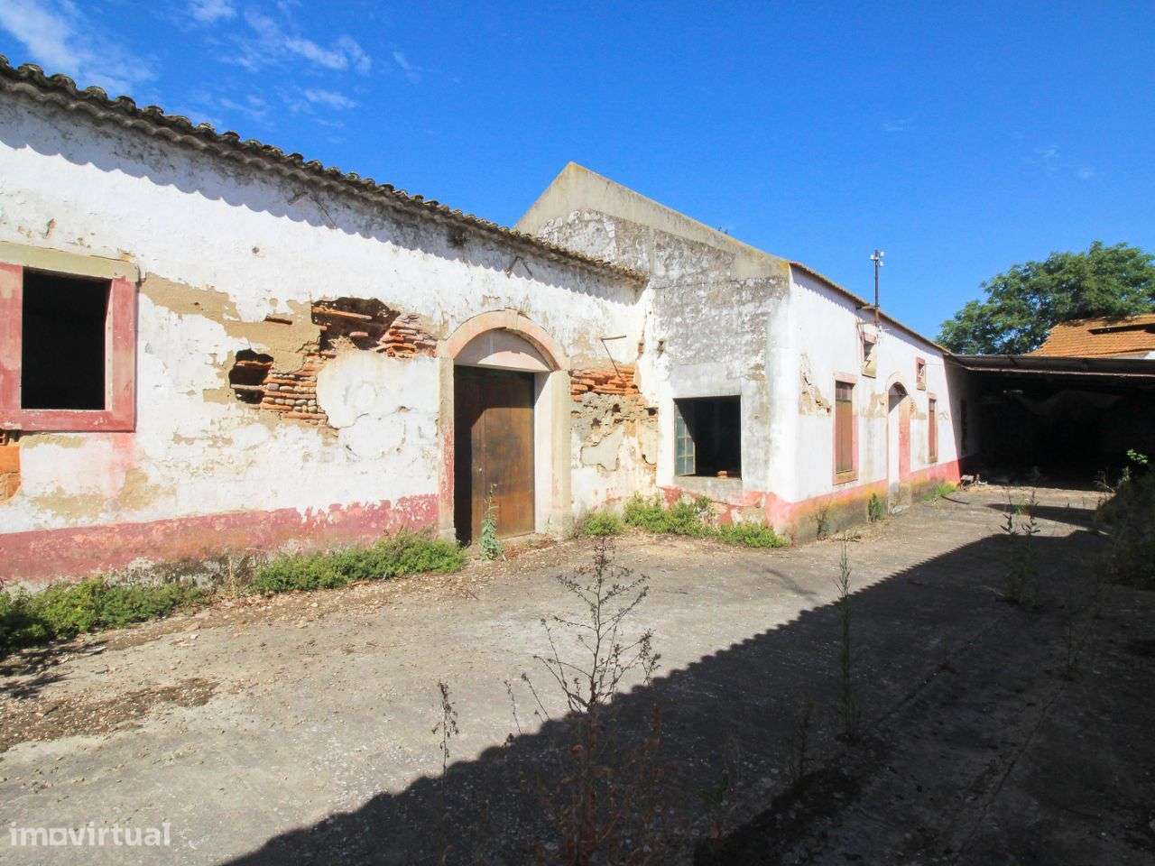 Moradia com páteo e dependências - Grande imagem: 5/20