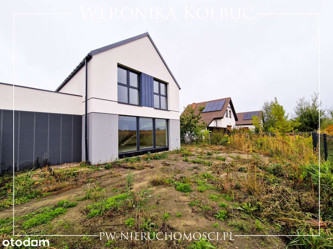 Duży dom w cichej okolicy.-4