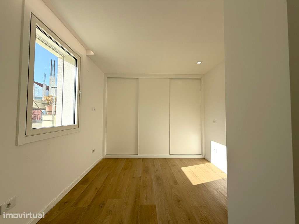 Moradia T3+2 a venda e a Estrear no Centro da Costa da Caparica .A ...-7