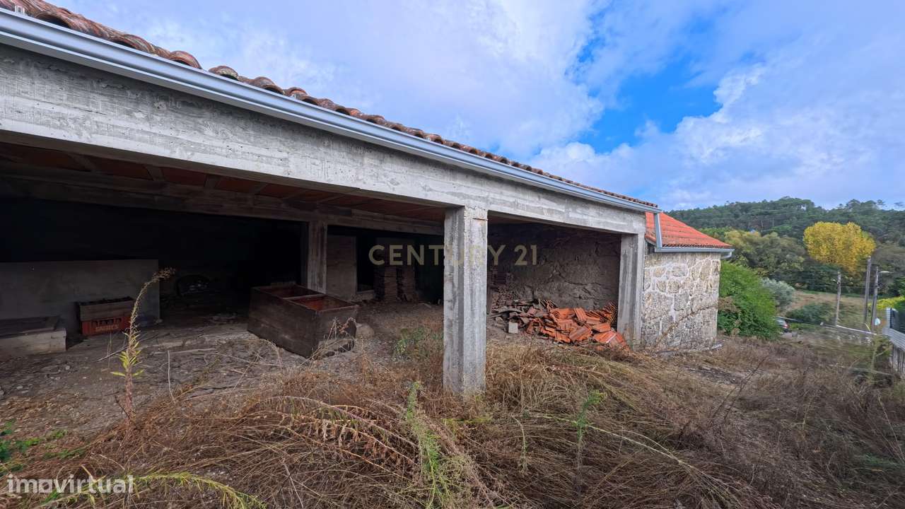 Construção em pedra com terreno em Cabanões - Viseu-2