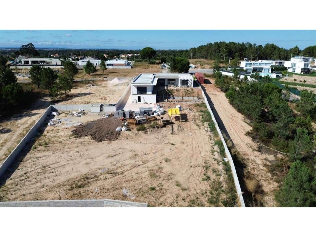 MORADIA T4 TÉRREA A ESTREAR - CASAIS DOS BRITOS - AZAMBUJA-29