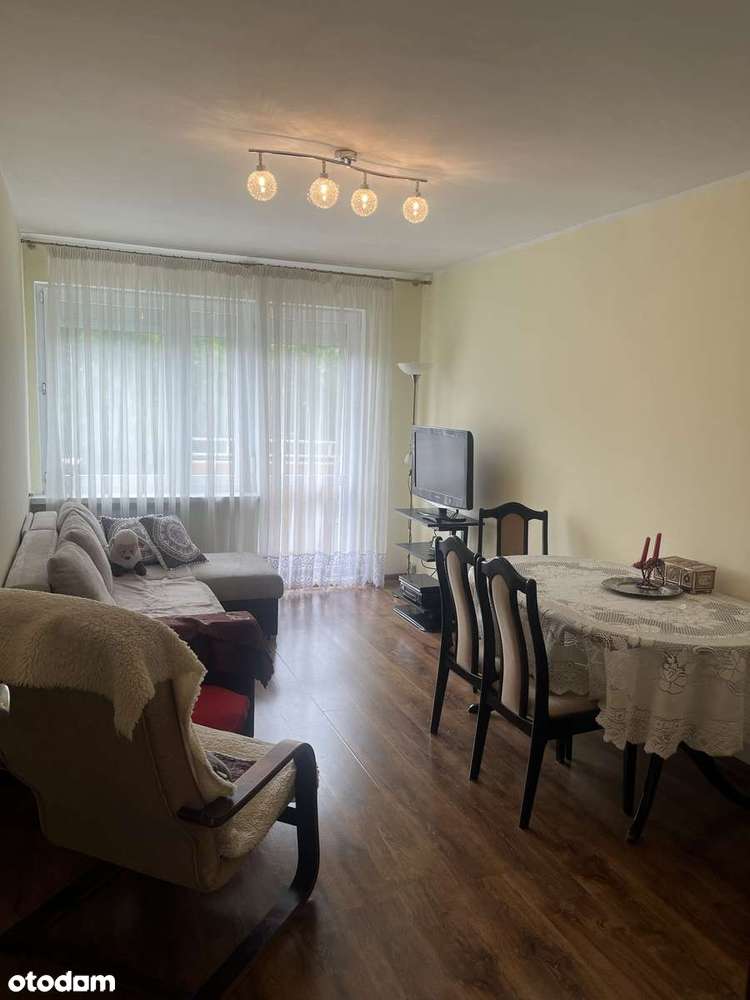 Winogrady,  3 niezależne pokoje na 1 piętrze w niskim bloku