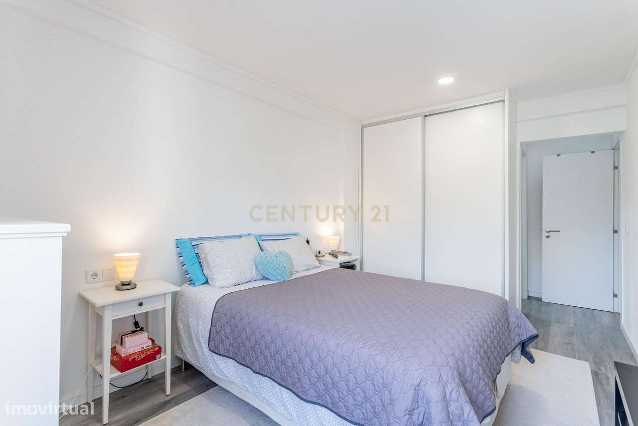 Quarto Suite Mobilado para Arrendamento em Miraflores - Grande imagem: 2/18