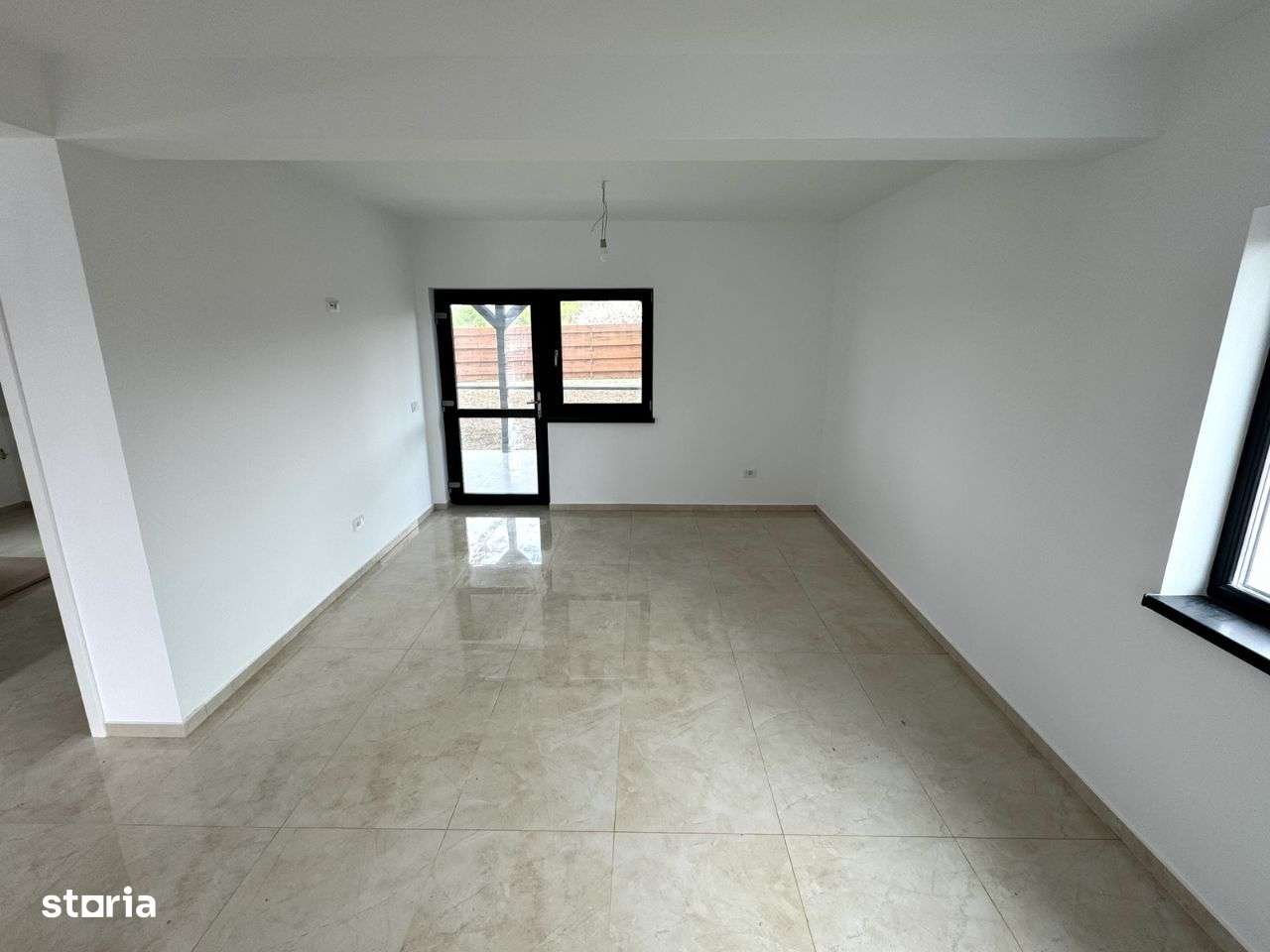 5 camere! Incalzire in pardoseala! Vila Valea Adanca (Miroslava) - Imagine principală: 3/8