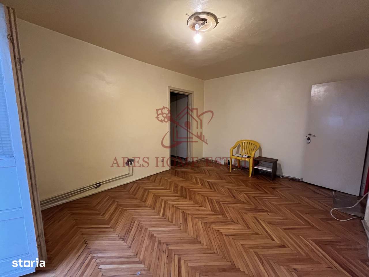 Etaj 1, 3 camere, spatios, 2 băi, centrală proprie – zonă excelentă-5