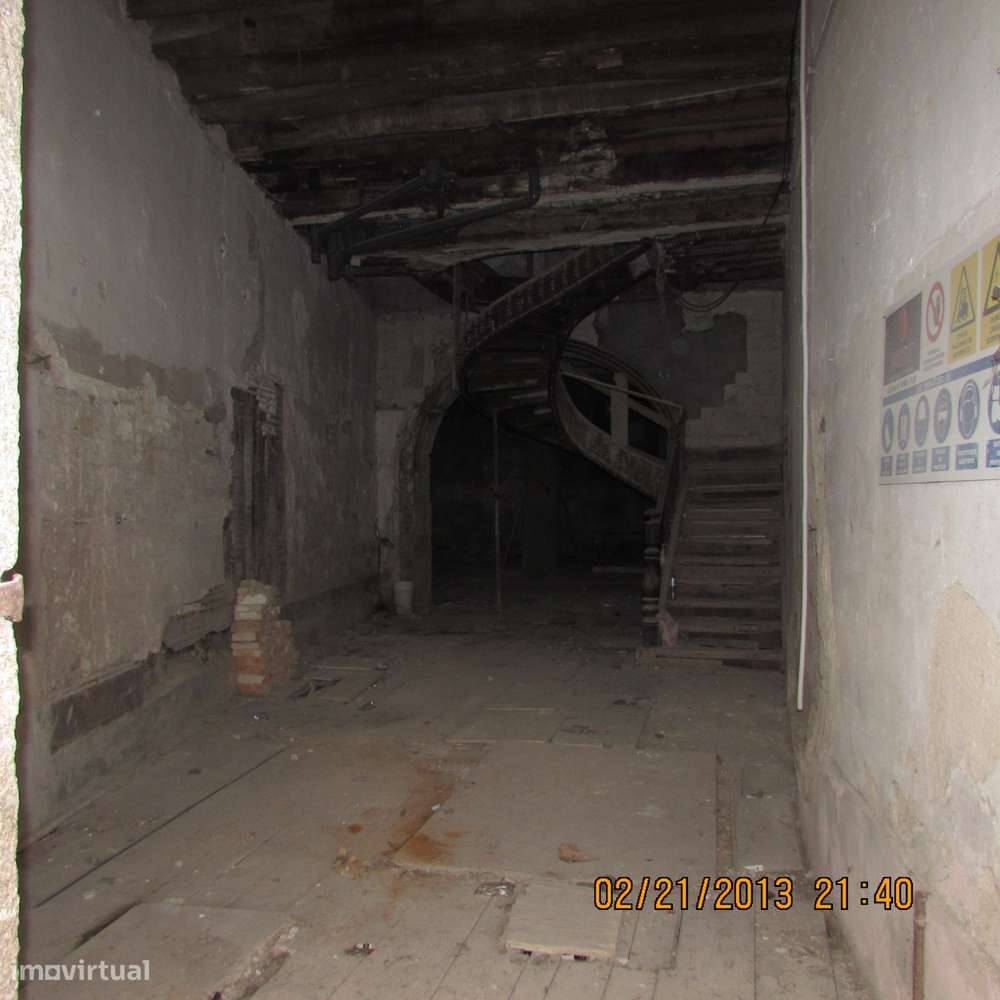 Prédio com 13 frações na Ribeira-9