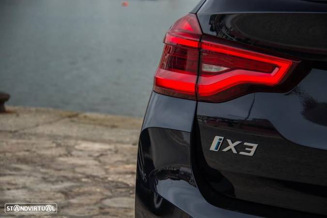 BMW iX3 M Sport Impressive - 12