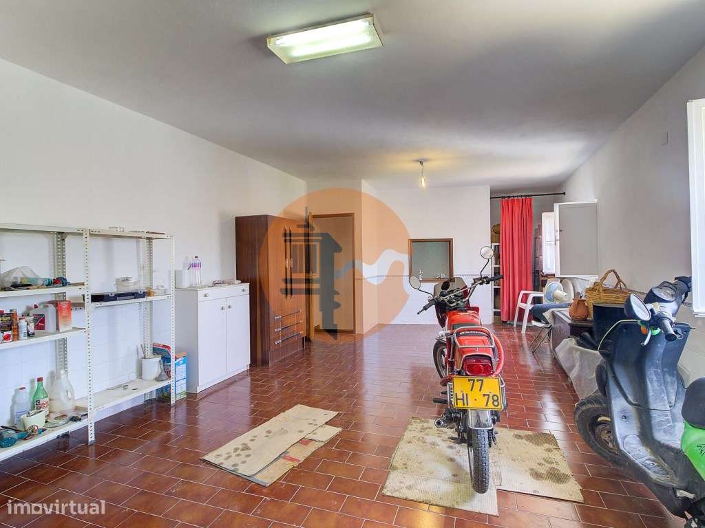 Moradia T3+2 com Jardim, Garagem e Vista Castelo no Centro de Castr...-48